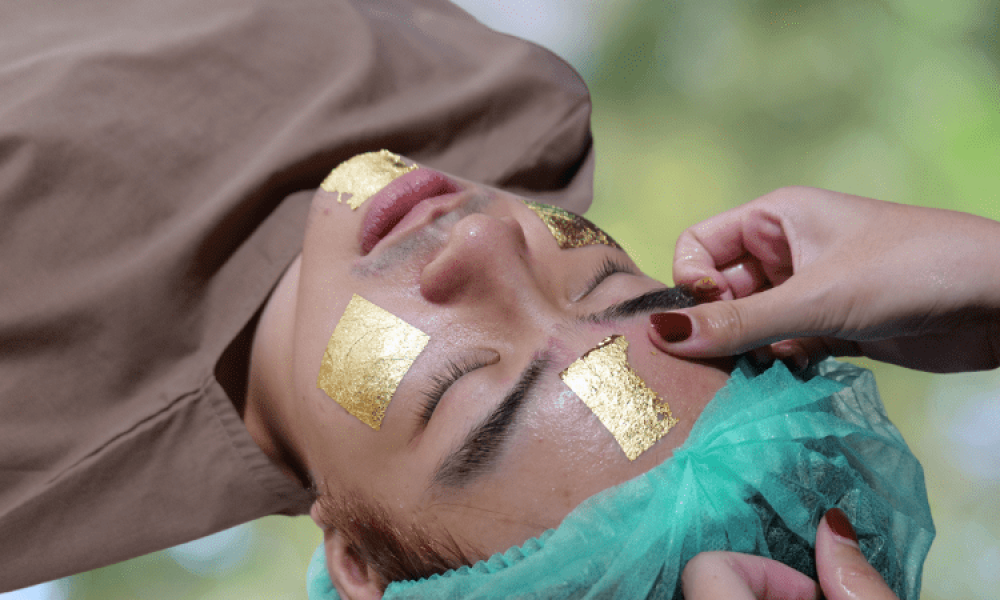 นวดหน้าทองคำ