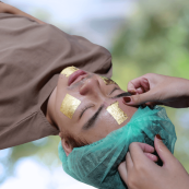 นวดหน้าทองคำ